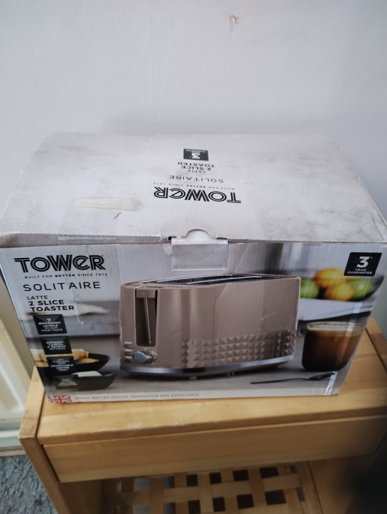 Tower Solitaire Toaster in Latte